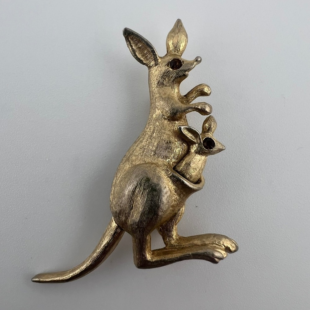 Vintage Avon Mama Kangaroo Brooch â Articulated Gold Tone w/â Baby & Rhinestones